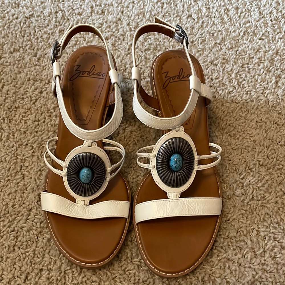 Zodiac White with turquoise & silver sandals size 9